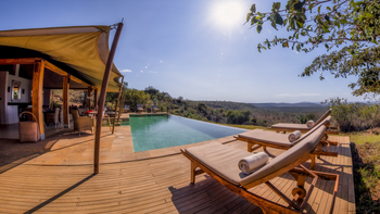 Elewana Lodo Springs: Pool an sonnigem Tag