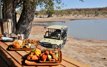 Ghoha Hills Savuti Lodge Ghoha Hills Savuti Lodge: Snacks am Beobachtungsunterstand