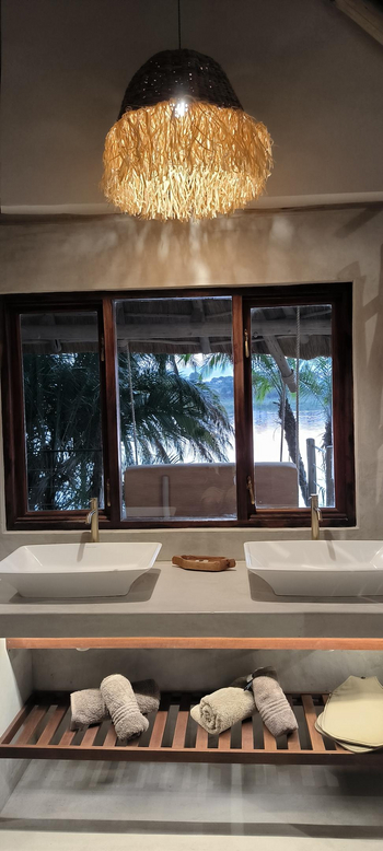 Ndhovu Safari Lodge: Land Suite