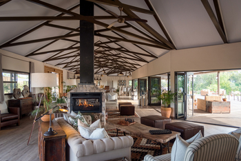 Old Drift Lodge: Lounge und Deck