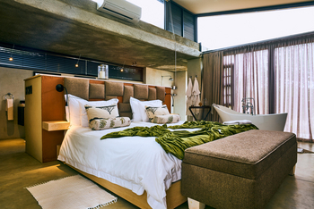 Otjimbondona: Klimatisiertes Schlafzimmer