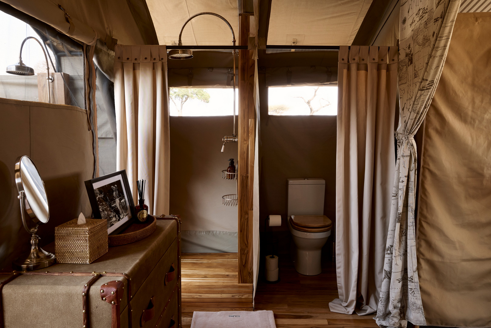 Out of Africa Legend by Laba Explorer Out of Africa Legend by Laba Explorer: Bad mit Regendusche und Toilette