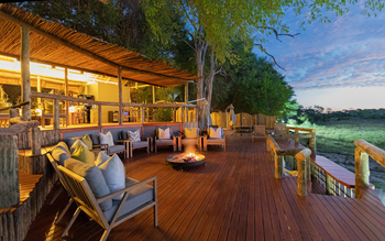 Savute Safari Lodge: Sessel auf dem Deck