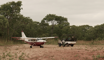 Tongole Wilderness Lodge: Landung am Airstrip