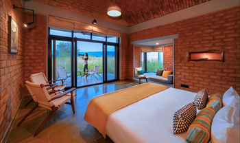 Waghoba Eco Lodge: Doppelbett und Veranda