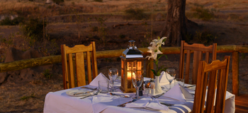 Deteema Springs Camp: Laterne auf dem Tisch