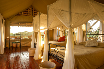 Lake Burunge Tented Lodge: Innenbereich Gästezimmer