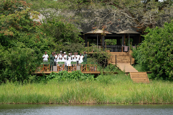 Magashi Camp: Team am Seeufer