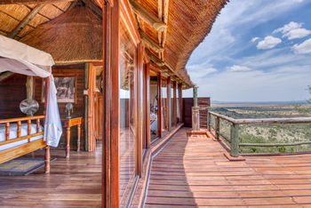 Mbali Mbali Soroi Serengeti Lodge: Veranda mit Außendusche