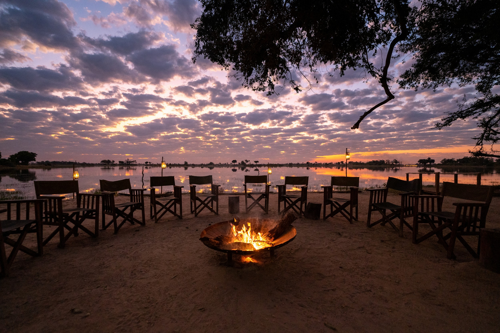 Pom Pom Camp Pom Pom Camp: Abend über der Lagune