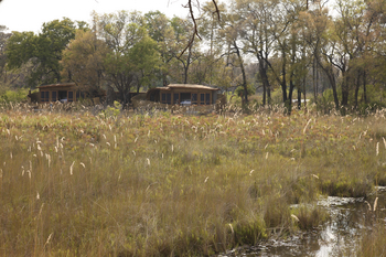 andBeyond Sandibe Okavango Safari Lodge: Blick zur Family Unit