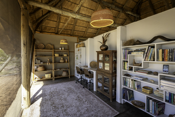 Camp Hwange: Kleine Bibliothek