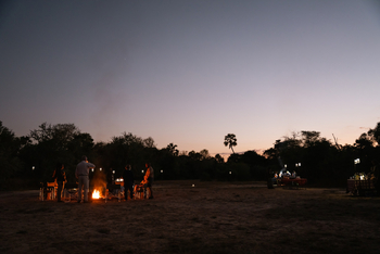 Gorongosa Safaris: Bush Dinner bei Sonnenuntergang