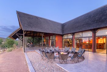 Hobatere Lodge: Campingsessel an der Boma