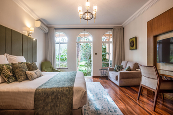 House of Waine: Standard Room