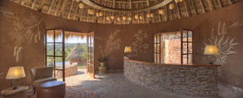 Mara Bushtops: Empfangsbereich