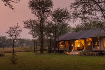 Serian Serengeti Lamai: Gästezelt am Abend