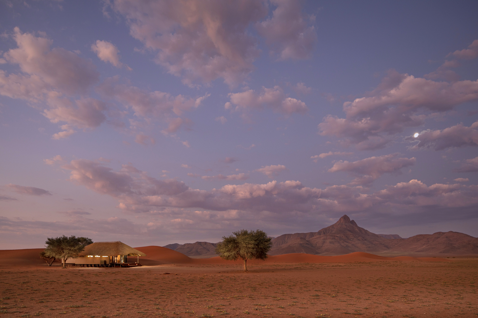 Kwessi Dunes Kwessi Dunes: Lodge und Umgebung am Abend