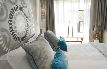 Latitude 15: Bett Standard Room