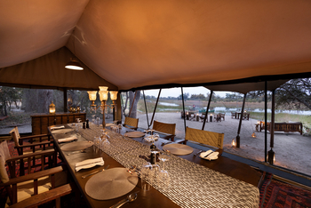 Okavango Explorers Camp Okavango Explorers Camp: Esstisch mit Blick