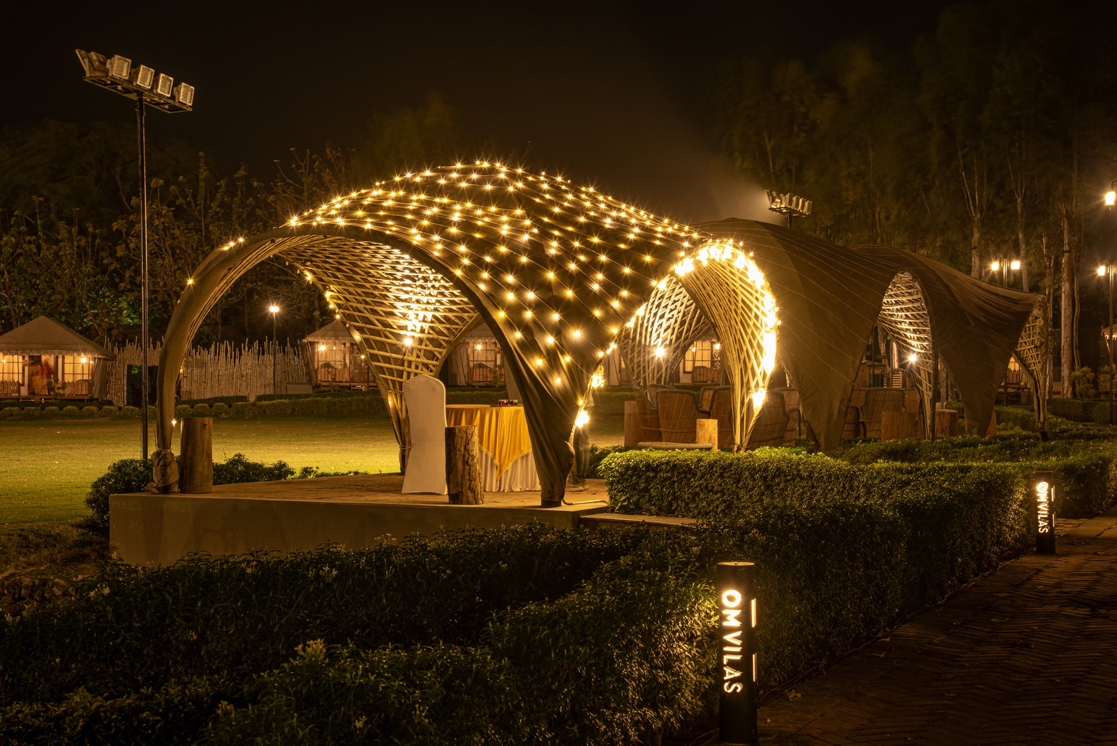 Om Vilas Om Vilas: Gazebo bei Nacht