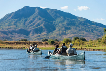 Royal Zambezi Lodge: Kanus