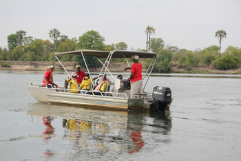 Toka Leya Camp Toka Leya Camp: Bootstour