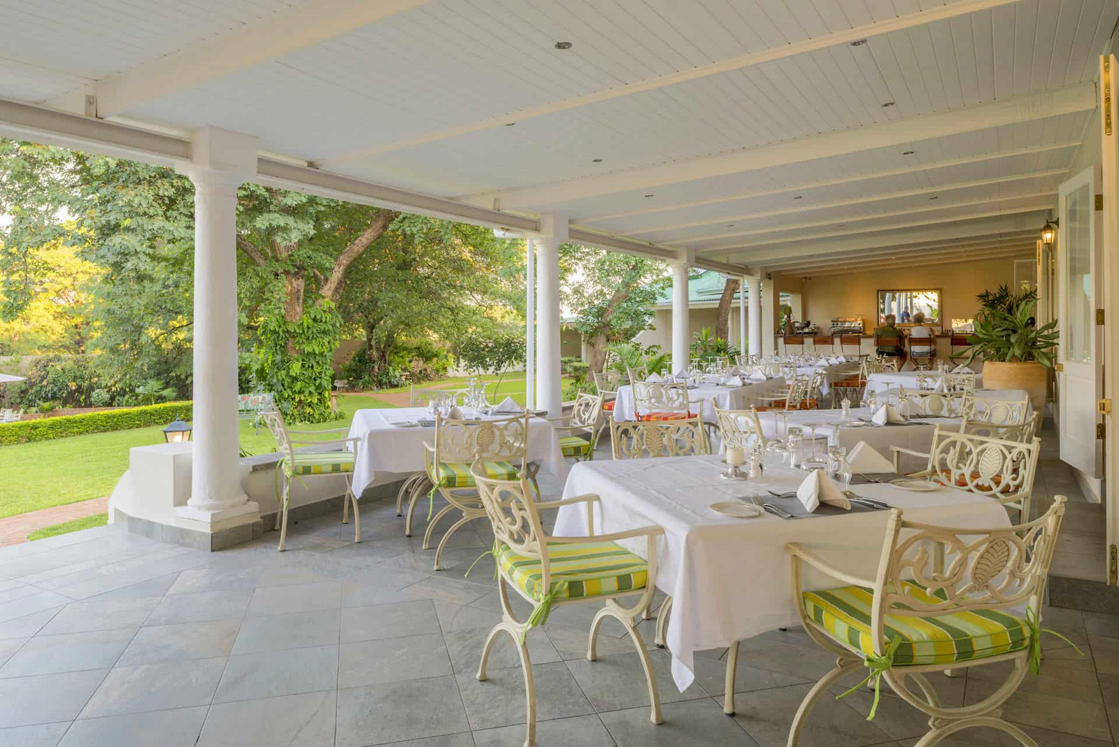 Batonka Guest Lodge Batonka Guest Lodge: Veranda