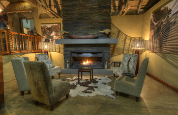 Divava Okavango Lodge and Spa: Kamin