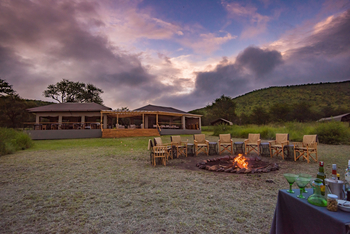 Dunia Camp: Sundowner am Feuer