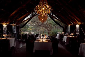 Laba Jongomero: Candle Light Dinner im Essenszelt