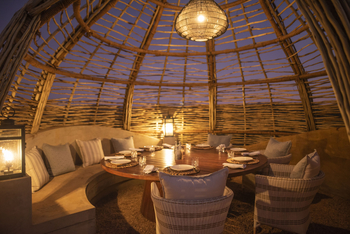 Long Lee Manor: Laube