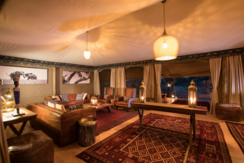 Mara Expedition Camp: Teppiche in der Lounge