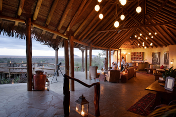 Ol Donyo Lodge: Lounge mit Blick