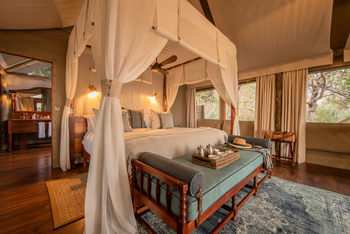 Shinde Lodge Shinde Lodge: Zelt mit abgehängter Decke