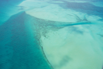 Azura Benguerra Island: Flug über die Lagunen