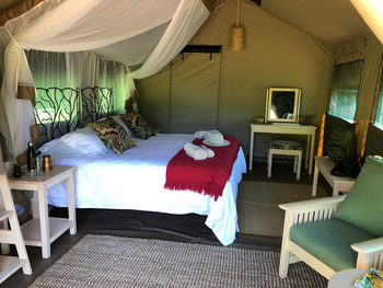 Goliath Tented Camp Goliath Tented Camp: Doppelbett mit Moskitonetz