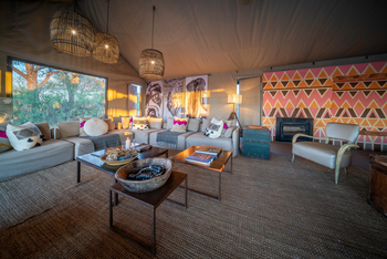 Linkwasha Camp Linkwasha Camp: Sitzgruppe in der Lounge