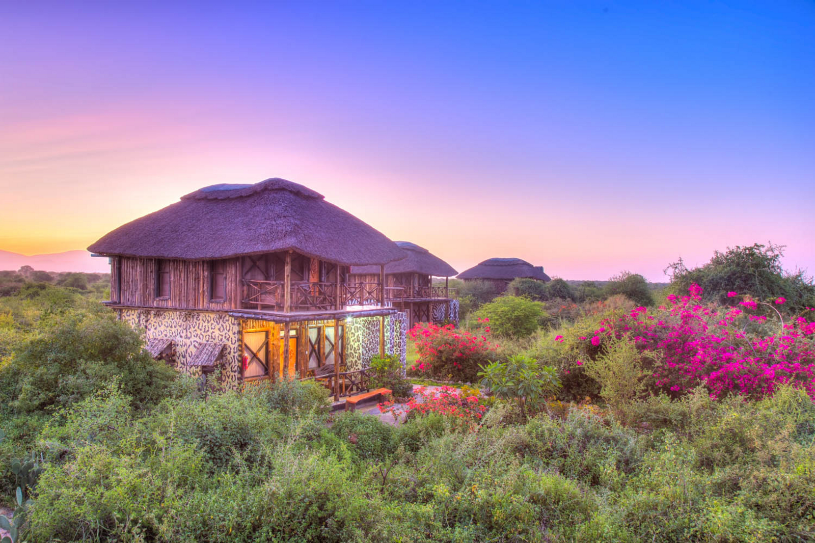 Manyara Lakeview Oasis Manyara Lakeview Oasis: Cottage Exterior am Abend