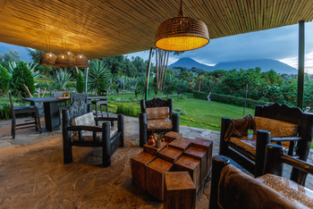 Amakoro Songa Lodge: Veranda Sitzbereich