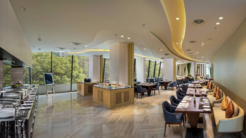 DoubleTree by Hilton Ahmedabad: Restaurant