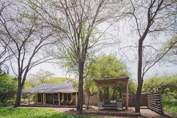 Forest Chem Chem: Gästezelt und Sala