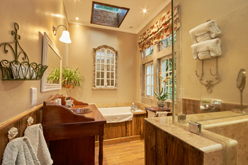 Giraffe Manor: Salma Superior Room