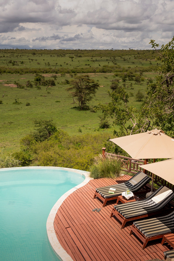 Hemingways Ol Seki Mara: Liegestühle am Pool