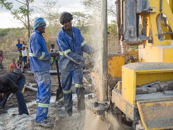 KaingU Safari Lodge: Neues Bohrloch