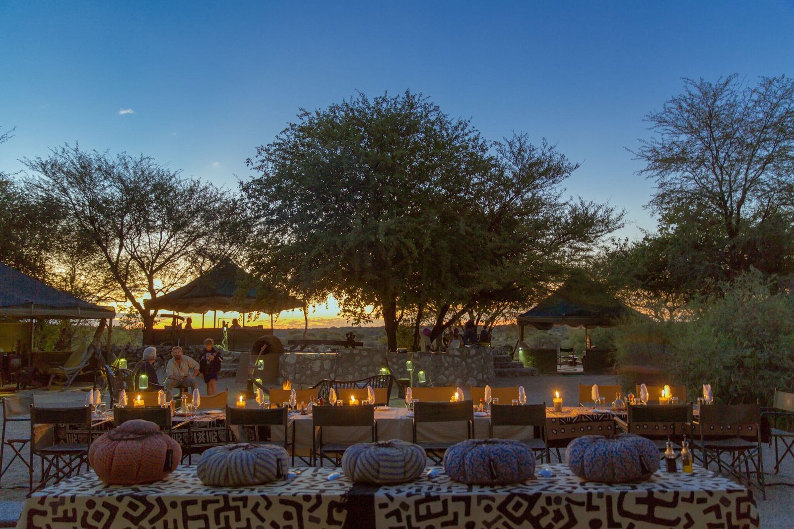 Meno A Kwena Camp Meno A Kwena Camp: Essbereich im Freien