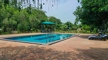 Tathastu Resort Bandhavgarh: Pool