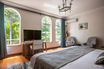 House of Waine: Standard Room