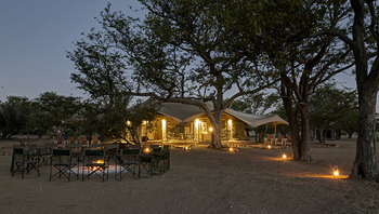 Malansrus Tented Camp Malansrus Tented Camp: Dämmerung und Laternen