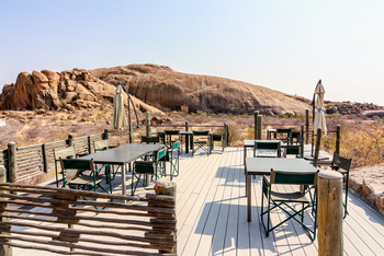 Ondudu Safari Lodge Ondudu Safari Lodge: Deck